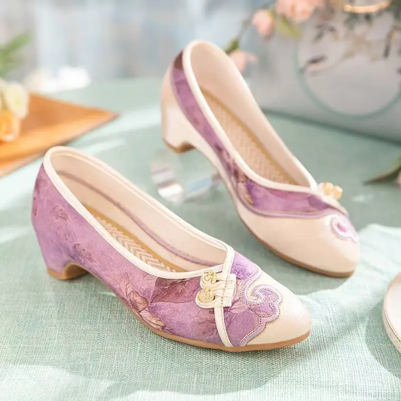 

Woman's New Low Heel Retro Cheongsam Shoes Soft Sole Non Slip Pointed Toe Shallow Slip On Ethnic Style Light Embroidered Shoes