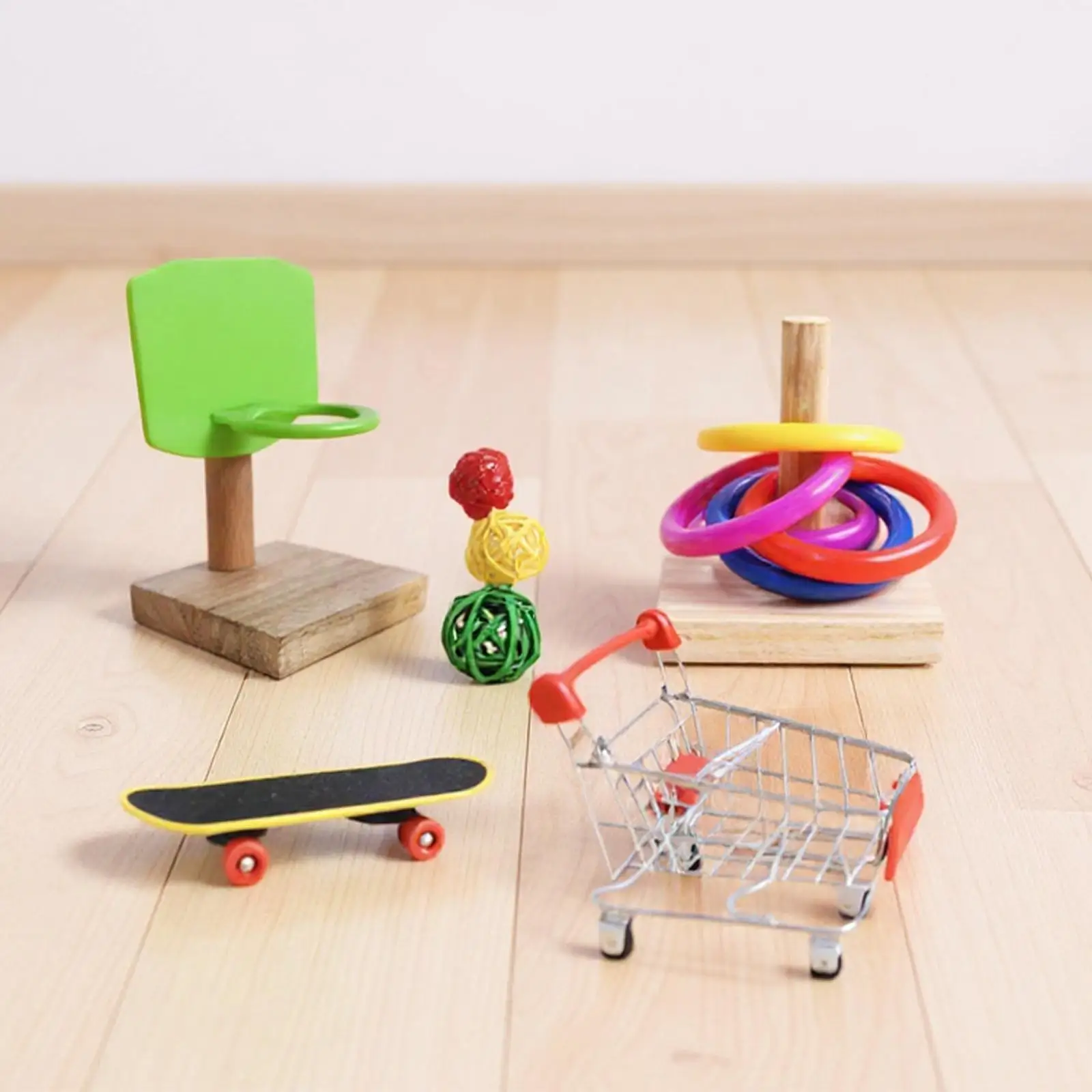 Set de 3 juguetes para cotorras, conures y agapornis: baloncesto, carrito y patineta - imagen 3