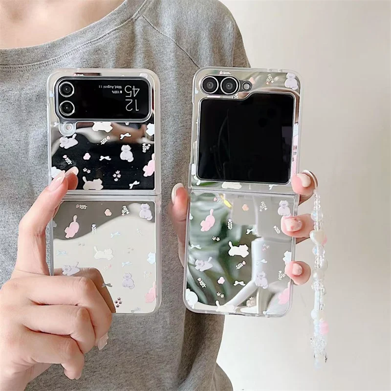 

Cartoon Cat Make Up Mirror Bracelet Phone Case For Samsung Galaxy Z Flip 4 5 6 7 FE Shockproof Cover