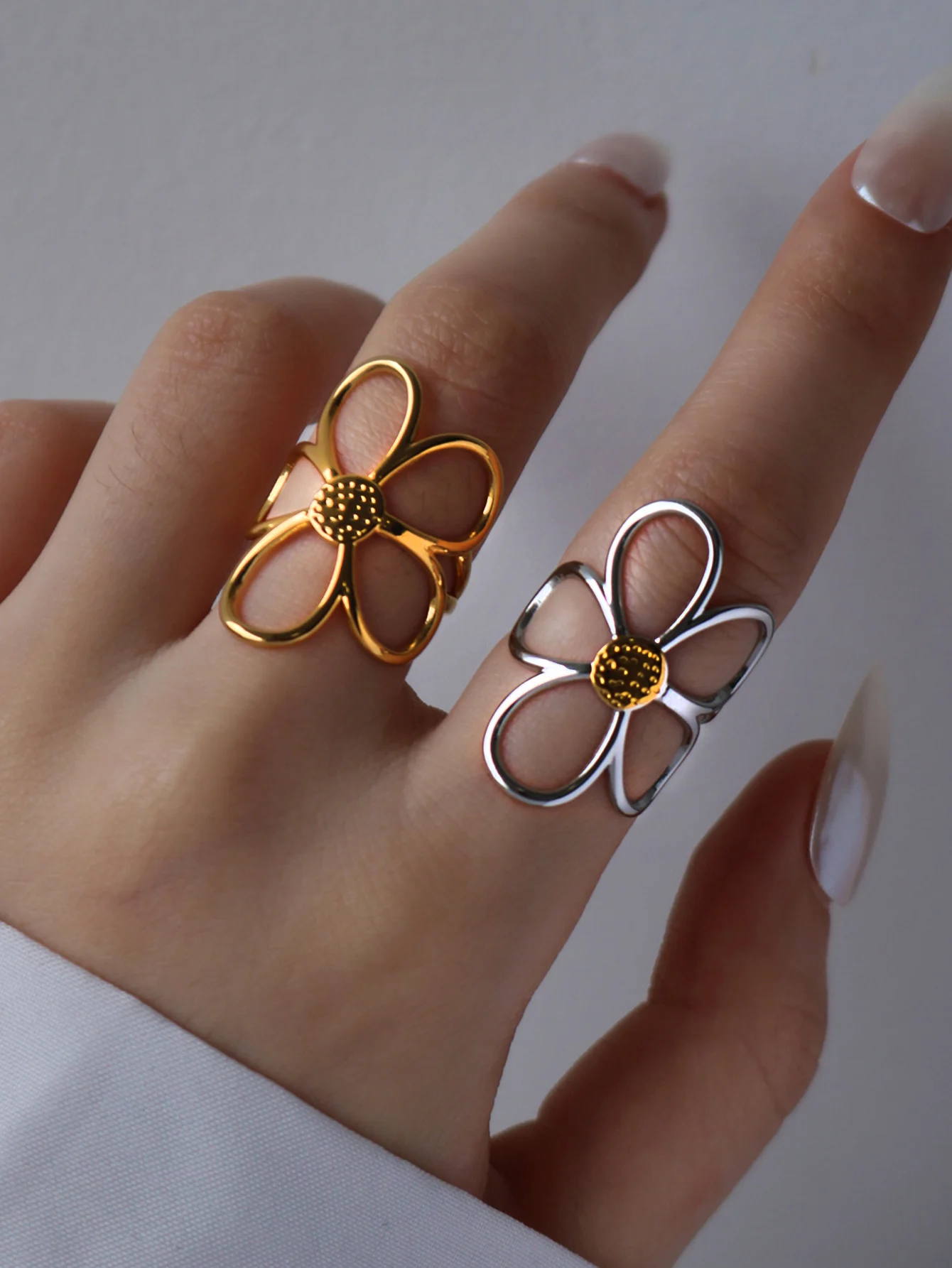 Stainless Steel Hollow Flower Retro Creative Light Luxury Open Ring 18K PVD Plated Anti Allergic Rust Proof Stylish Jewelry