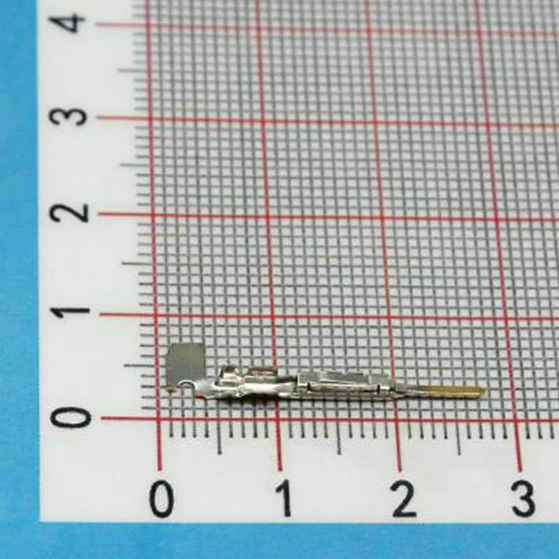 

100PCS original connector 1318109-1 male pin. 8mm