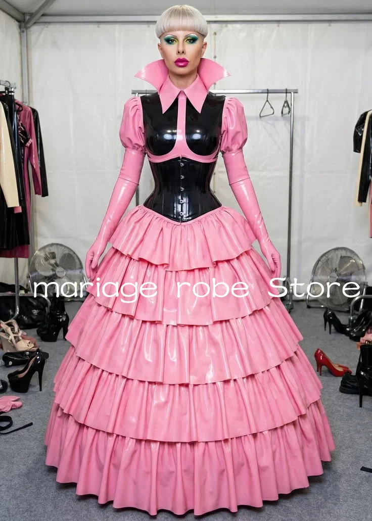 Schwarz-rosa glänzendes PVC-Latex-Abschlussballkleid, luxuriöser, gestufter Rock, Puffärmel, Korsett, Runway-Abendkleid, Gala-Kleid, individuell gestaltet