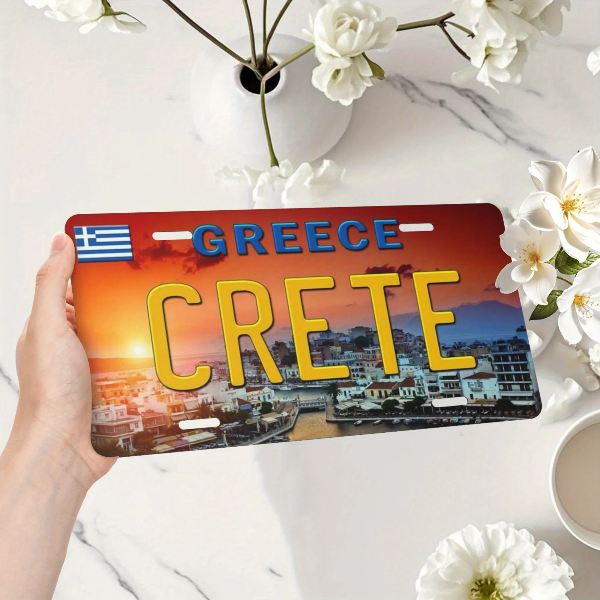 لوحة ترخيص ألومنيوم مخصصة مزخرفة، مشهد جميل للمدنى الساحلية في كريت، مزينة بألواح الترخيص اليونانية