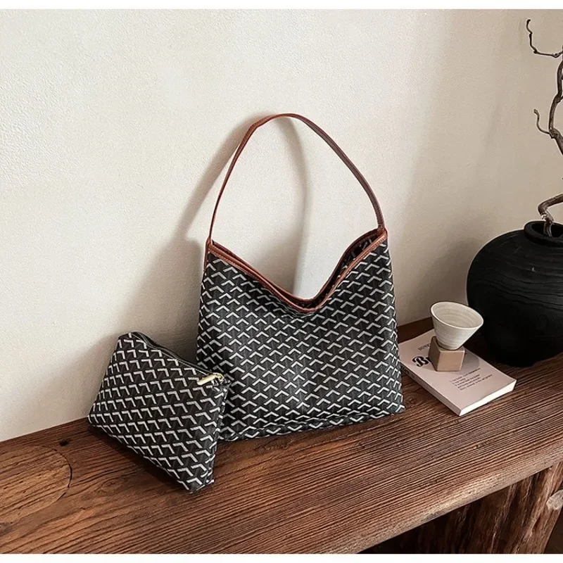 

Ladies Fashionable Bag Chic Style For Birthday Celebrations And Holiday Parties Festive