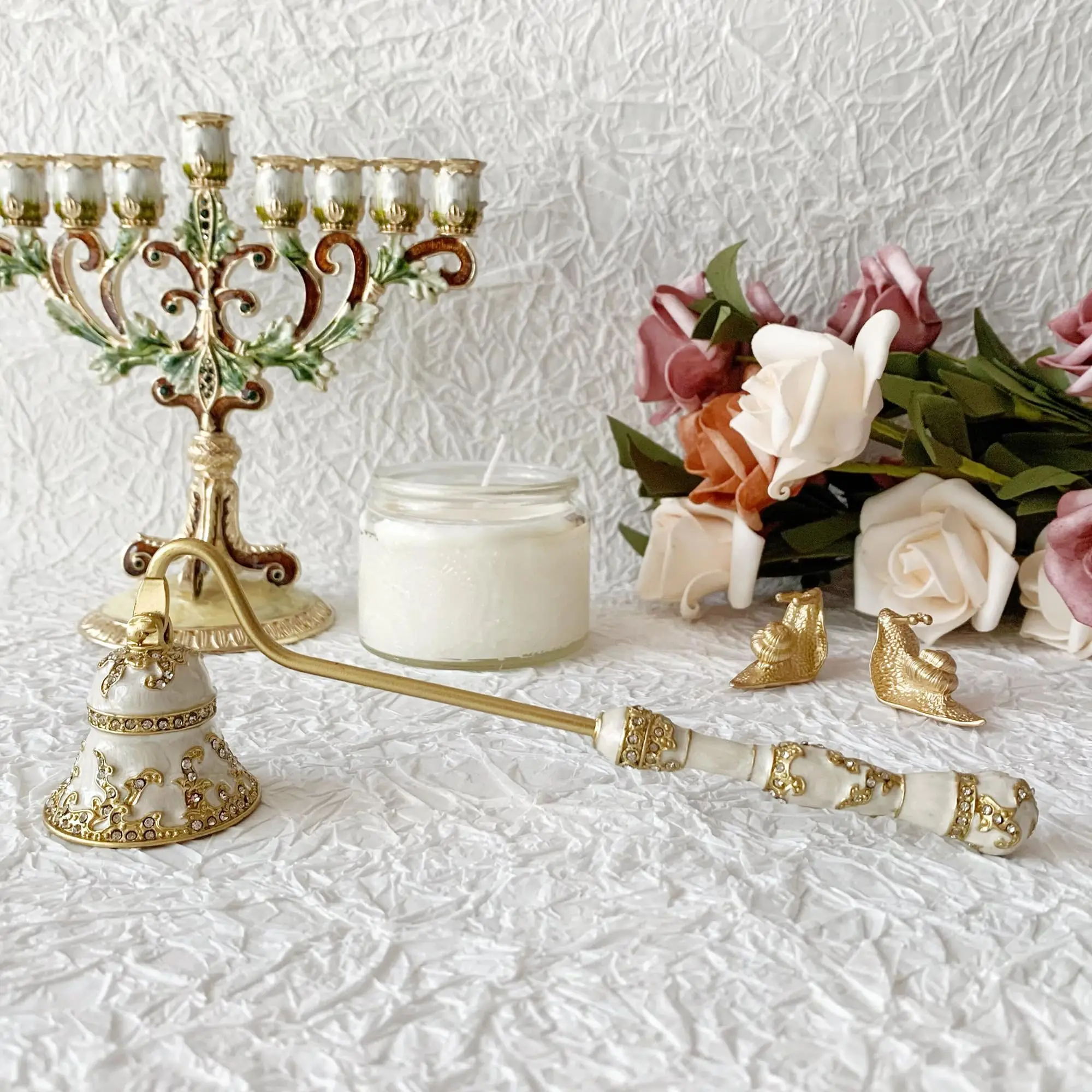Luxury Menorah Candle Snuffer Bell Enamel Floral Design Extinguisher Long Handle Jewish Holiday Decor Gift Ornament Collectible
