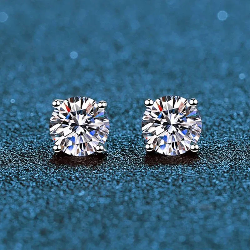 18K platinum diamond stud earrings, moissanite earrings plated with PT950, platinum four-claw moissanite simple earrings