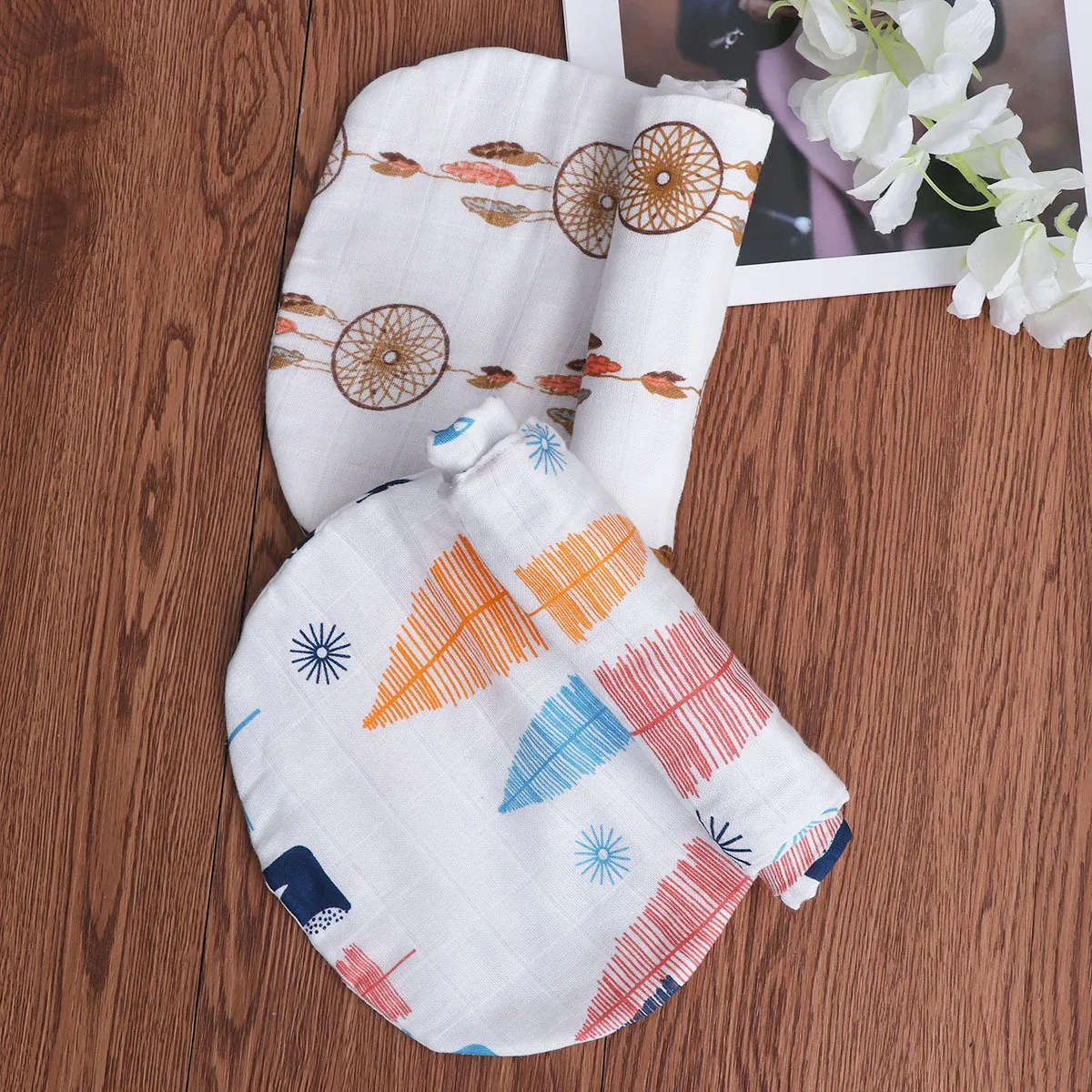

2Pcs Burp Cloths Thick Multi-Use Burping Towels Anti-Leak Drool Bibs Soft Non-Fading Fabric Ideal for Newborns