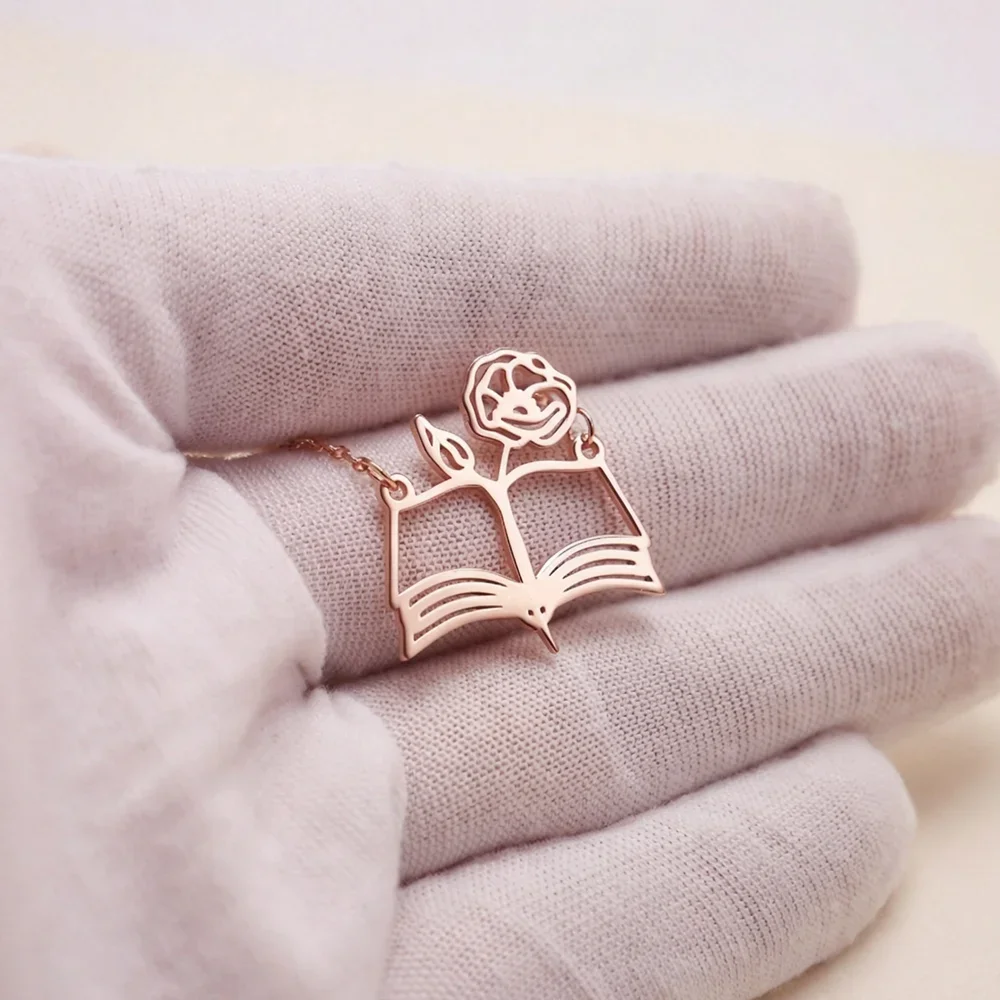 Collar con colgante hueco en forma de libro abierto con la flor de nacimiento personalizada, joyería, regalo de agradecimiento por el Día Mundial del Maestro para mujeres profesoras.