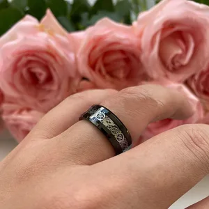 Klassischer schwarzer Wolfram keltischer Drachenring für Männer, Edelstahl, rote Kohlefaser, Bandhochzeit, Mode, 8mm 10 Hauptverkäufe Celtic Accessoires - №1