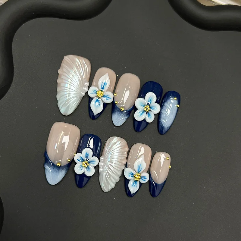 10 Buah Kuku Tekan Almond Biru Buatan Tangan dengan Desain Bunga Ukiran Tangan Kuku Palsu Dapat Dipakai Kembali Kuku Palsu Perancis Ins
