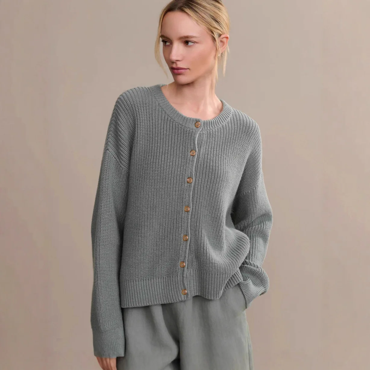 

Autumn and Winter New Commuter Knitwear Solid Color Round Neck Long Sleeve Single Breasted Sweater Coat for Women