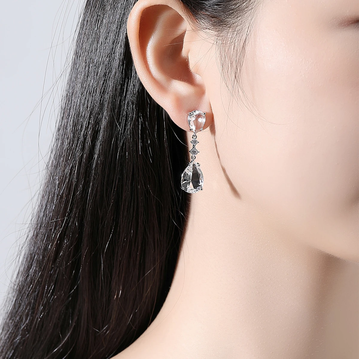 LUOTEEMI قطرة ماء أقراط متدلية من الزركونيا المكعبة للنساء براقة أنيقة براقة تصميم فاخر مجوهرات لحفلات الزفاف إكسسوار