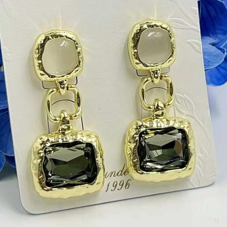 New Arrivals Vintage Square Crystal Drop Earrings Gold Plated Hammered Metal Two-Tone Gemstone Earrings for Women Party Jewelry