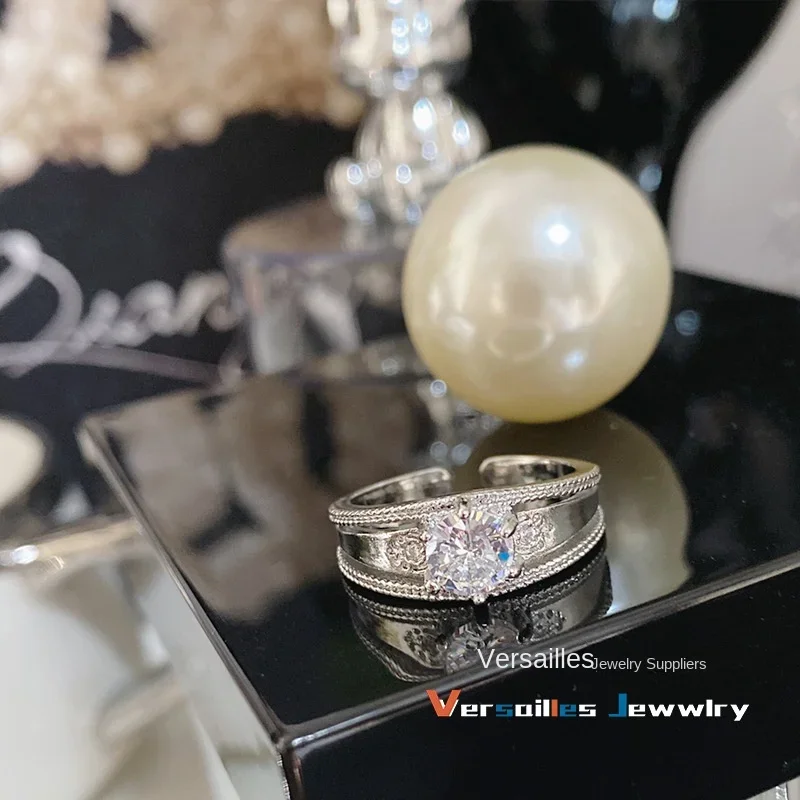 

MDLFES Moissan Di.mond Style Middle Eastern Royalty Escape Princess Gold Plated Engraved Vintage Simulated Diamond Ring