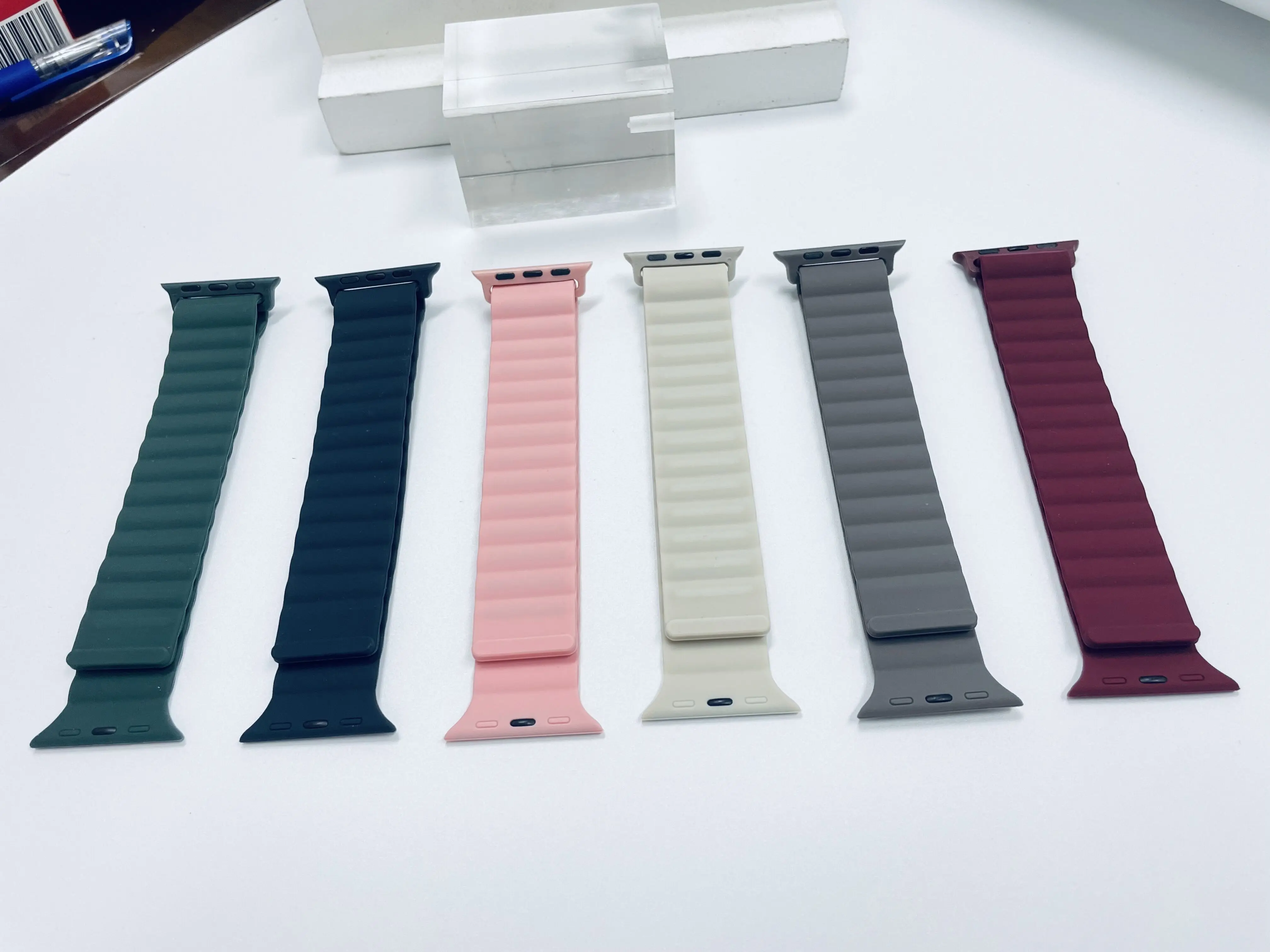 Magnetic loop straps For Apple watch band 44mm 40mm 45mm 41mm 46 42mm Silicone Bracelet iWatch series 3 5 6 se 7 8 9 ultra 2 10