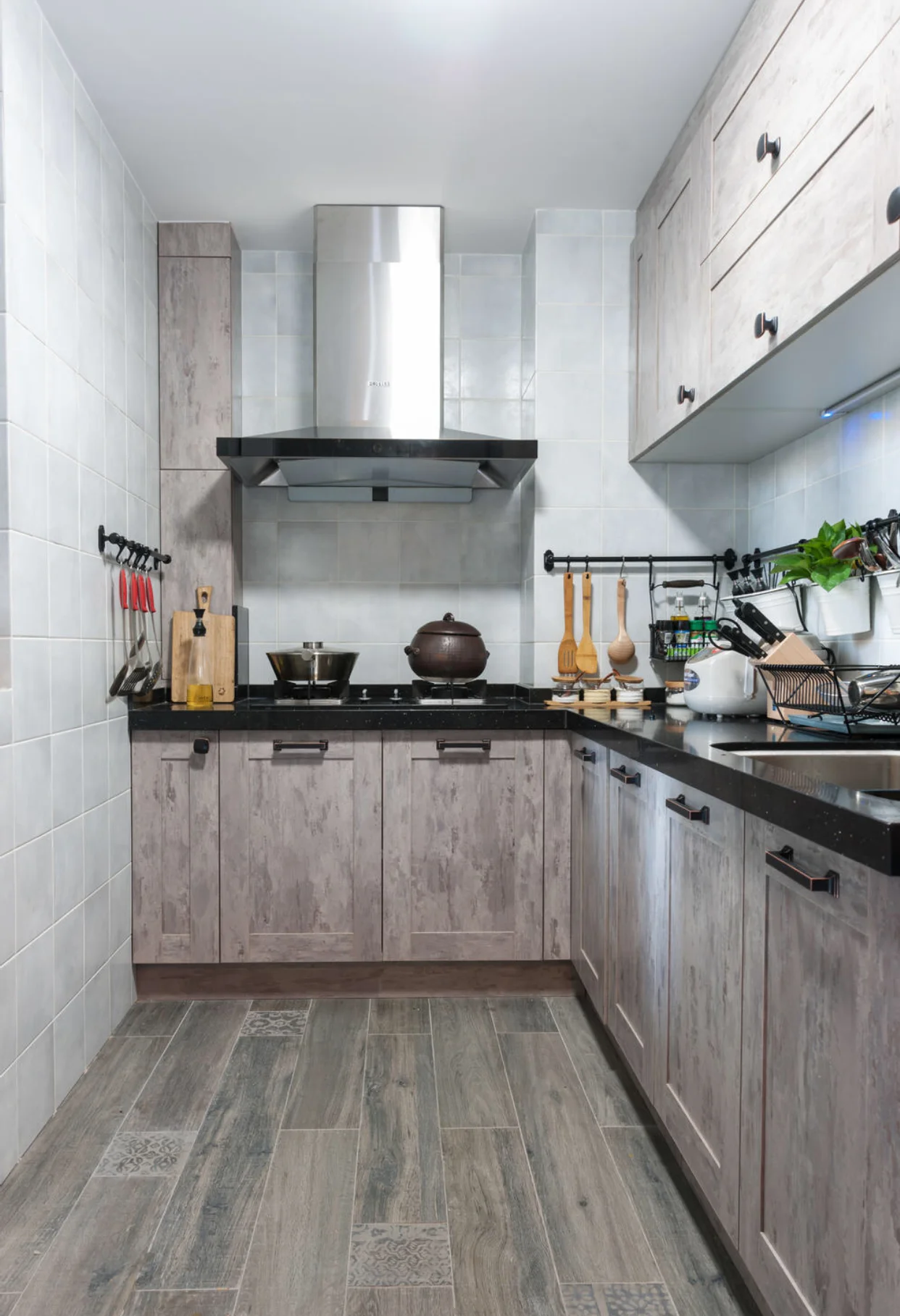 Рисунок 2 - Кухонная мебель под заказ