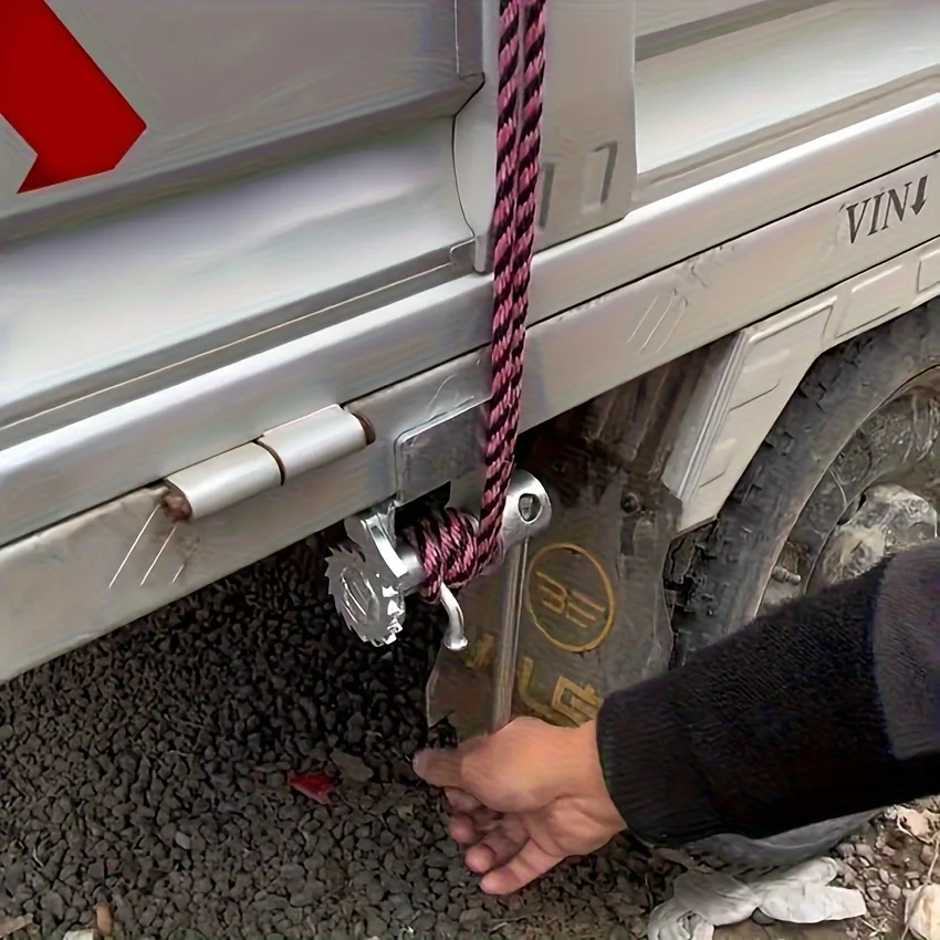 Picture 5: A Manual Rope Fastener for Small Trucks Featuring A Binding Device with An Adjustable Lever Tensioner and A Crank Ratchet Design