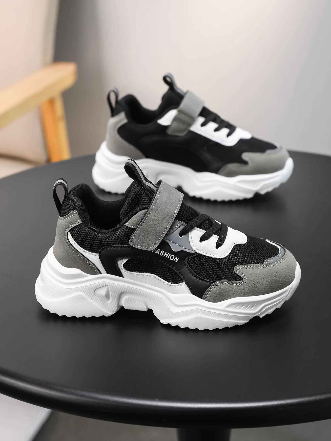 

Children's Outdoor Sports Shoes, Breathable Mesh Running Velcro Shock-Absorbing Non-Slip Wear-Resistant Casual Shoes, Classic Thick-Soled Height-Increasing Lightweight and Comfortable Walking Shoes for Boys and Girls, Dad Shoes