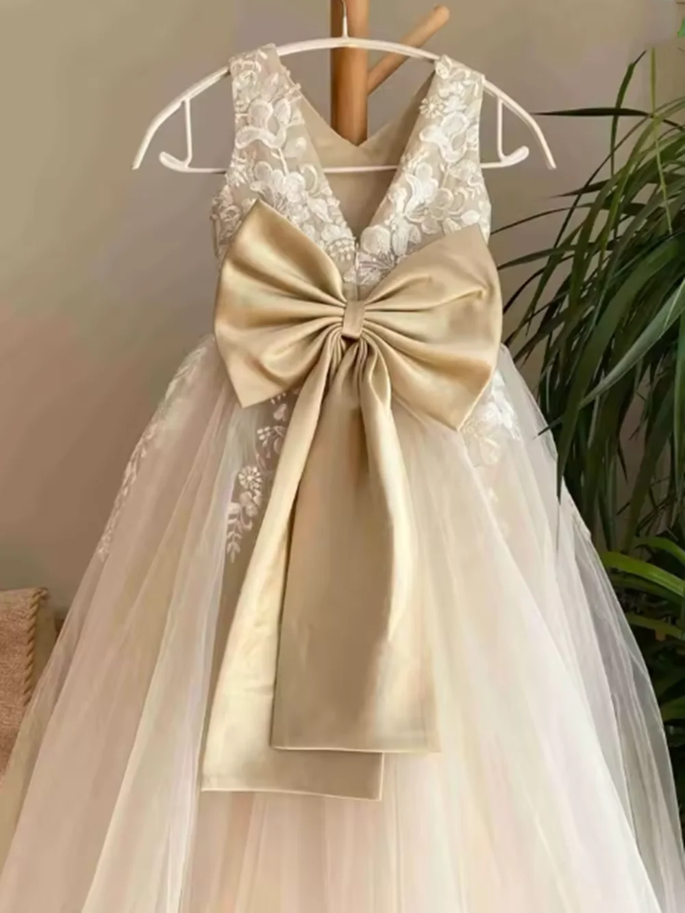 Customized Light Champagne Flower Girl Dress Tulle White Appliques With Bow Belt For Wedding Birthday Party Holy Communion Gown