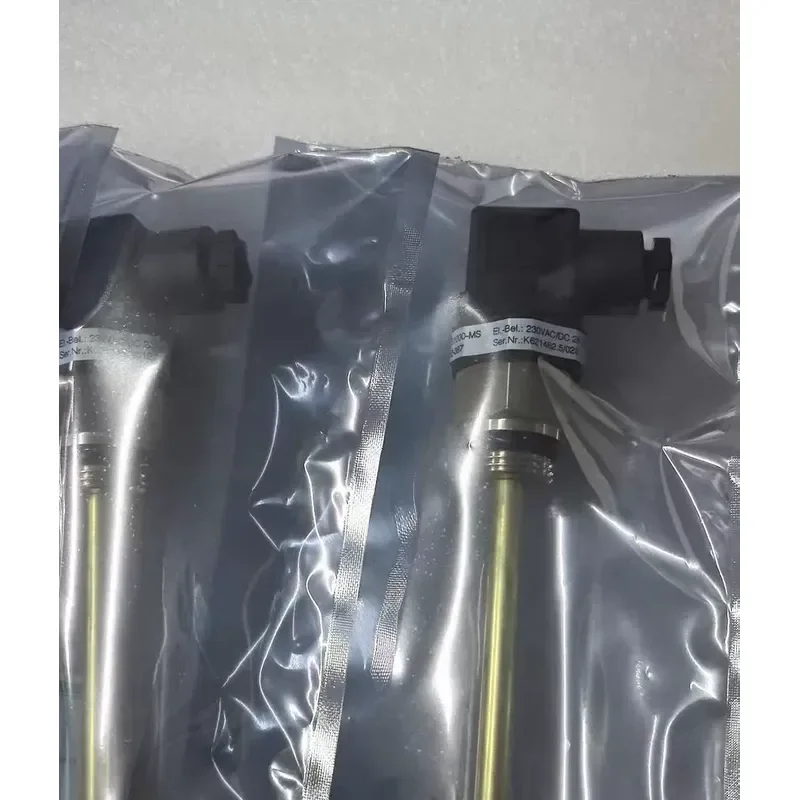 Liquid Level and Temperature Gauge, UNS1000. Brand new; inquiries welcome.