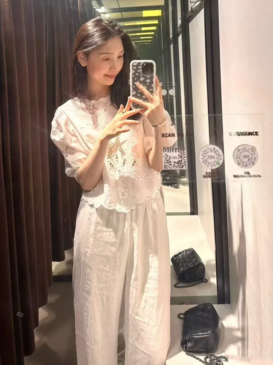 Romantic Sle Hollow out round Ne irt Women's Top New Summer 2025 Faion Loose Fit Cotton Blend Color Blo Design