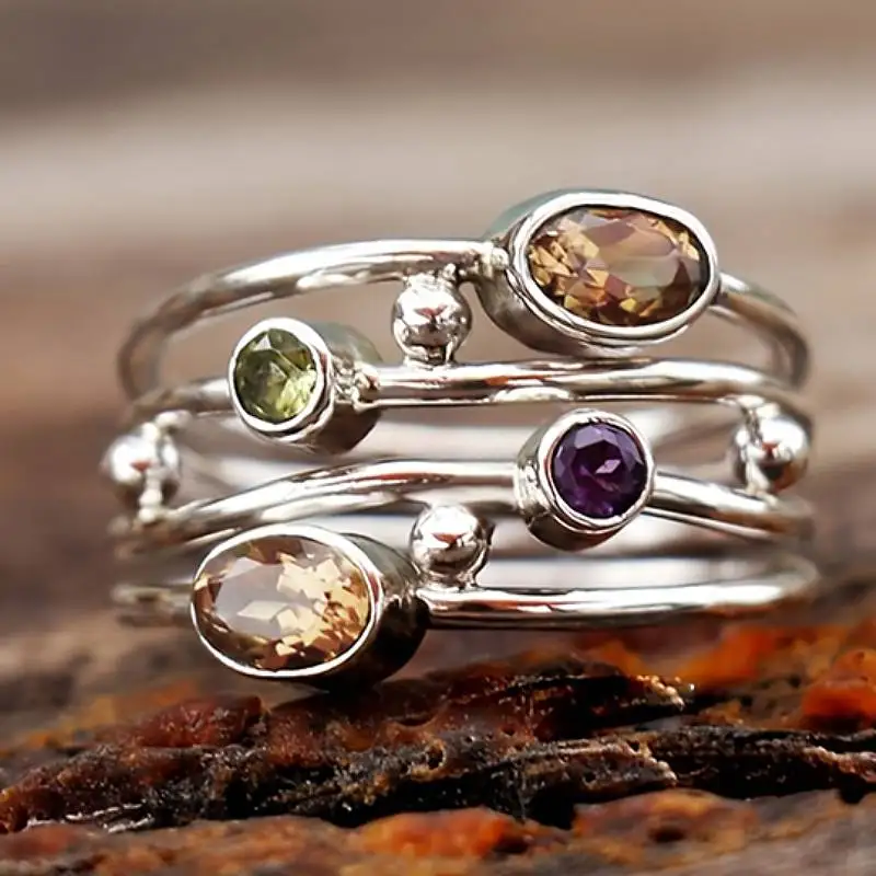 Huitan Damenring mit mehrschichtigem Design, eingelegt mit mehreren Farben CZ, silberfarben, Party-Accessoires, trendiger, vielseitiger Hochzeitsschmuck