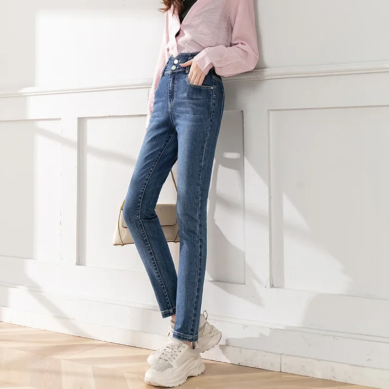 Jeans slim elástico de cintura alta com outono 2021