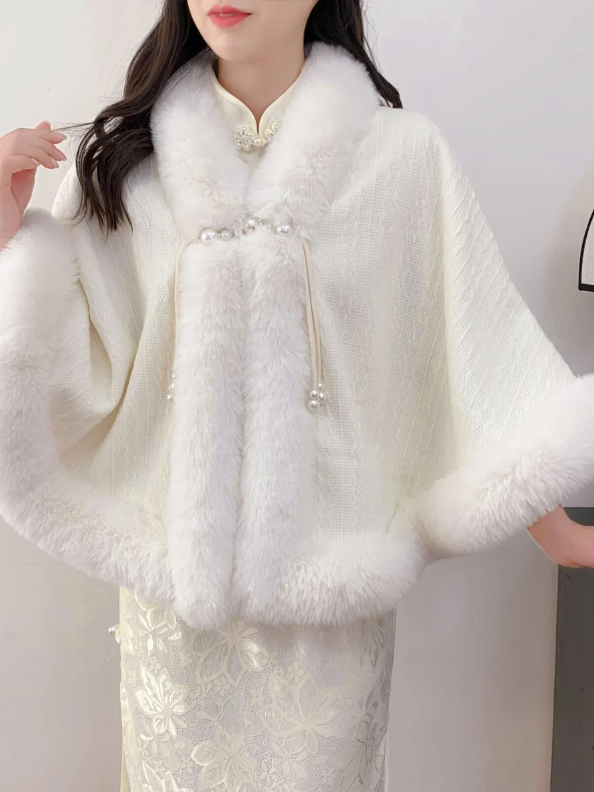 

Small cape shawl jacket women's autumn and winter short solid color velvet thickened Rex rabbit fur collar sleeveless cheongsam