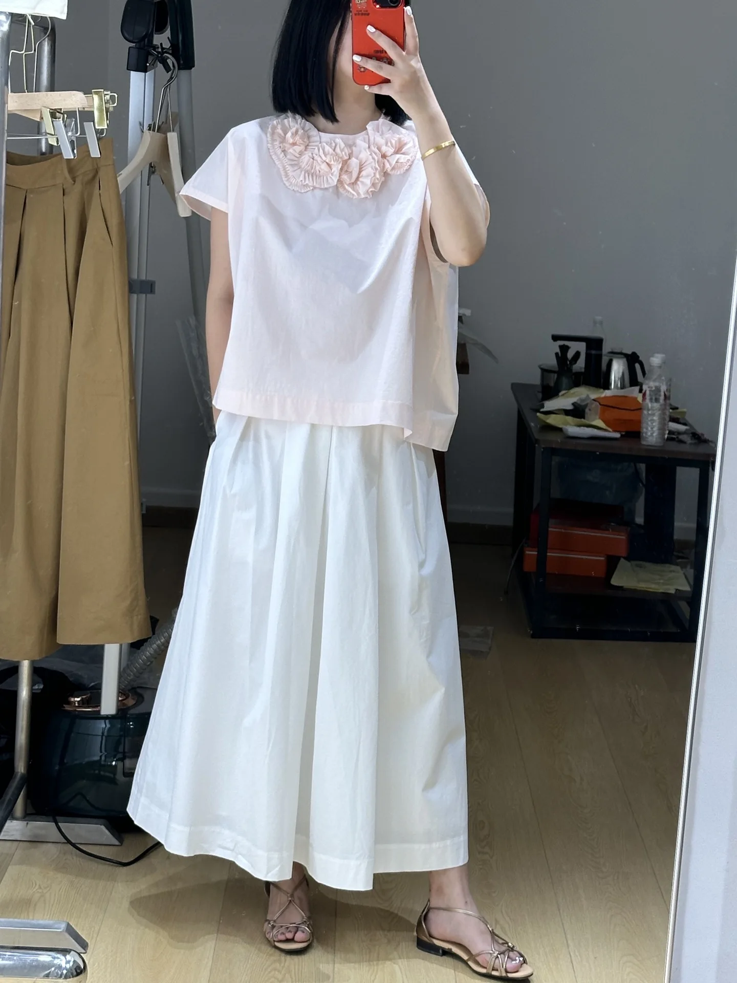 

Flower Applique Women Pink or Blue T-Shirt Round Neck Short Sleeve Casual Female Tee Tops