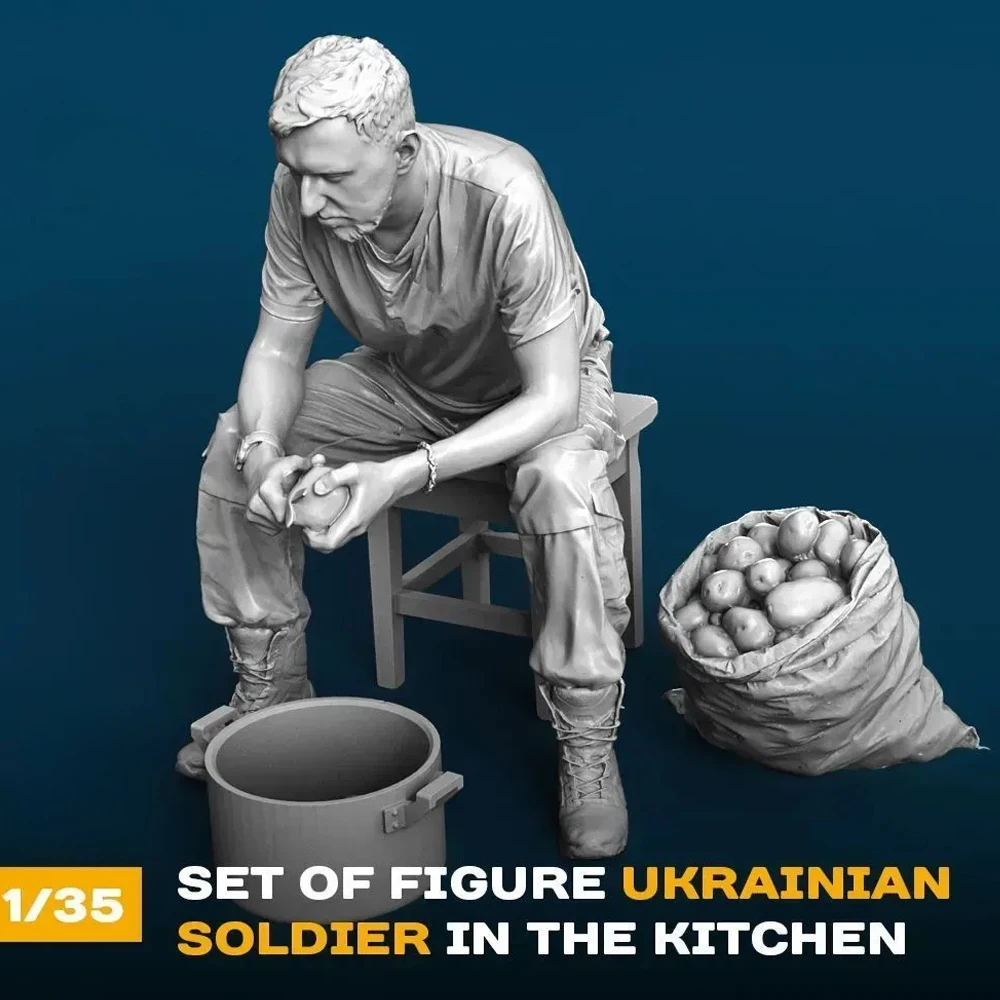 1/35 Ukrainian soldier, Processing potatoes, Resin Model figure soldier, GK, military theme, Unassembled and unpainted kit