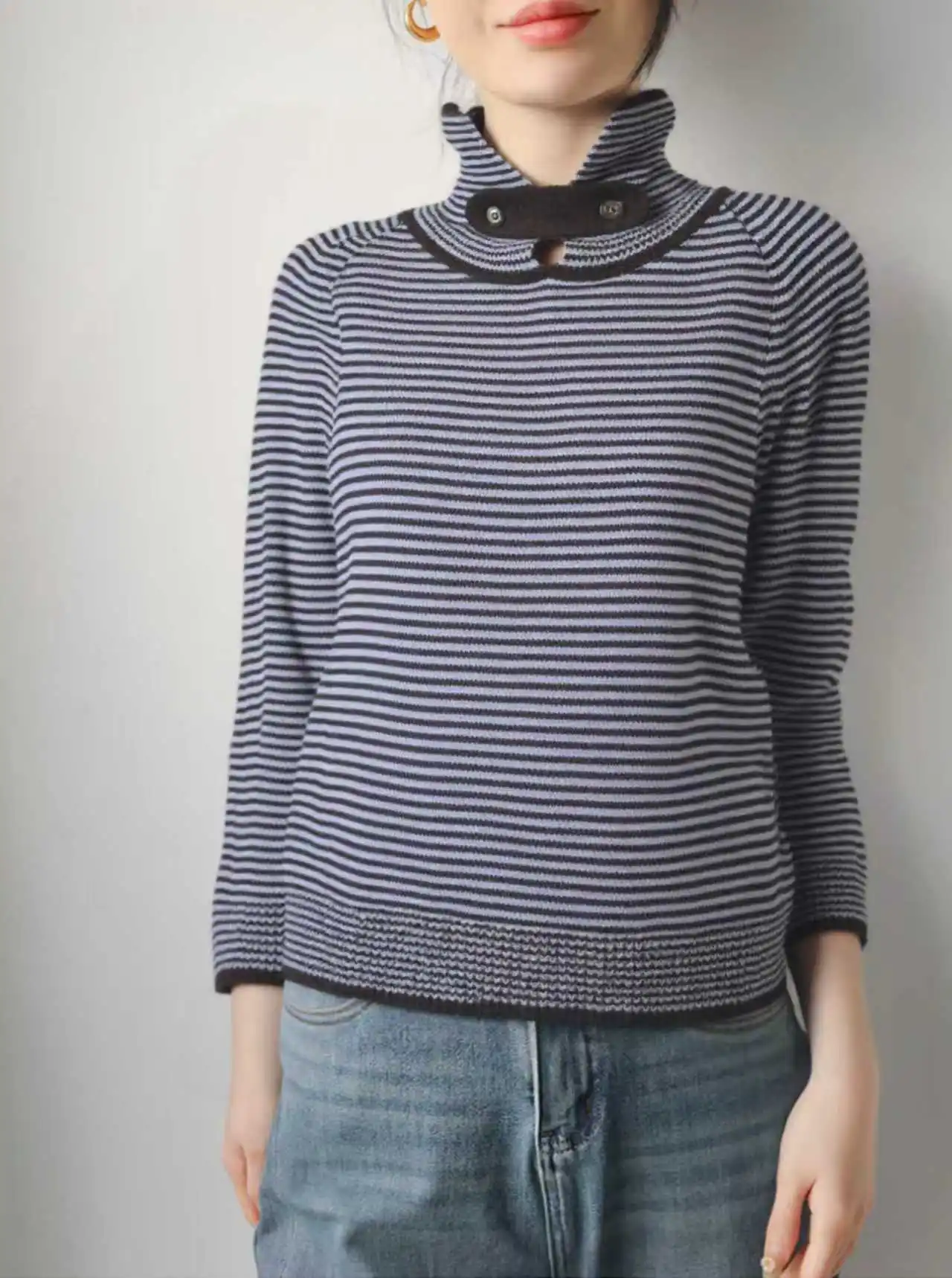 

Новый полосатый топ в стиле ретро 2024, трикотаж в винтажном стиле, усиленный свитер в милом прохладном стиле для женщин, стильный наряд для прогулок