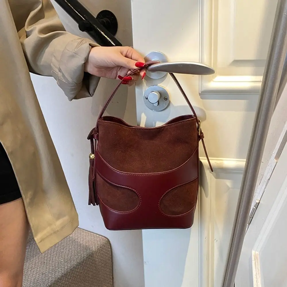 

Trendy Tassels Pendant Faux Suede Bucket Bag Shoulder Bag Handbag Slouchy Hobo Bags Large Capacity Solid Color Tote Bag Summer