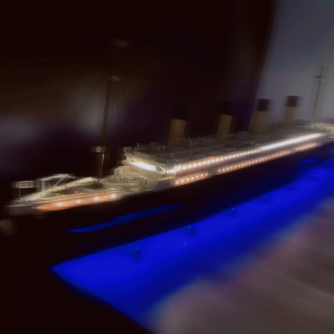 

a2026 New 9090Pcs Titanic 10294 Cruise Boat Ship Model Adults Kids Christmas Gifts Desktop Decro Toys