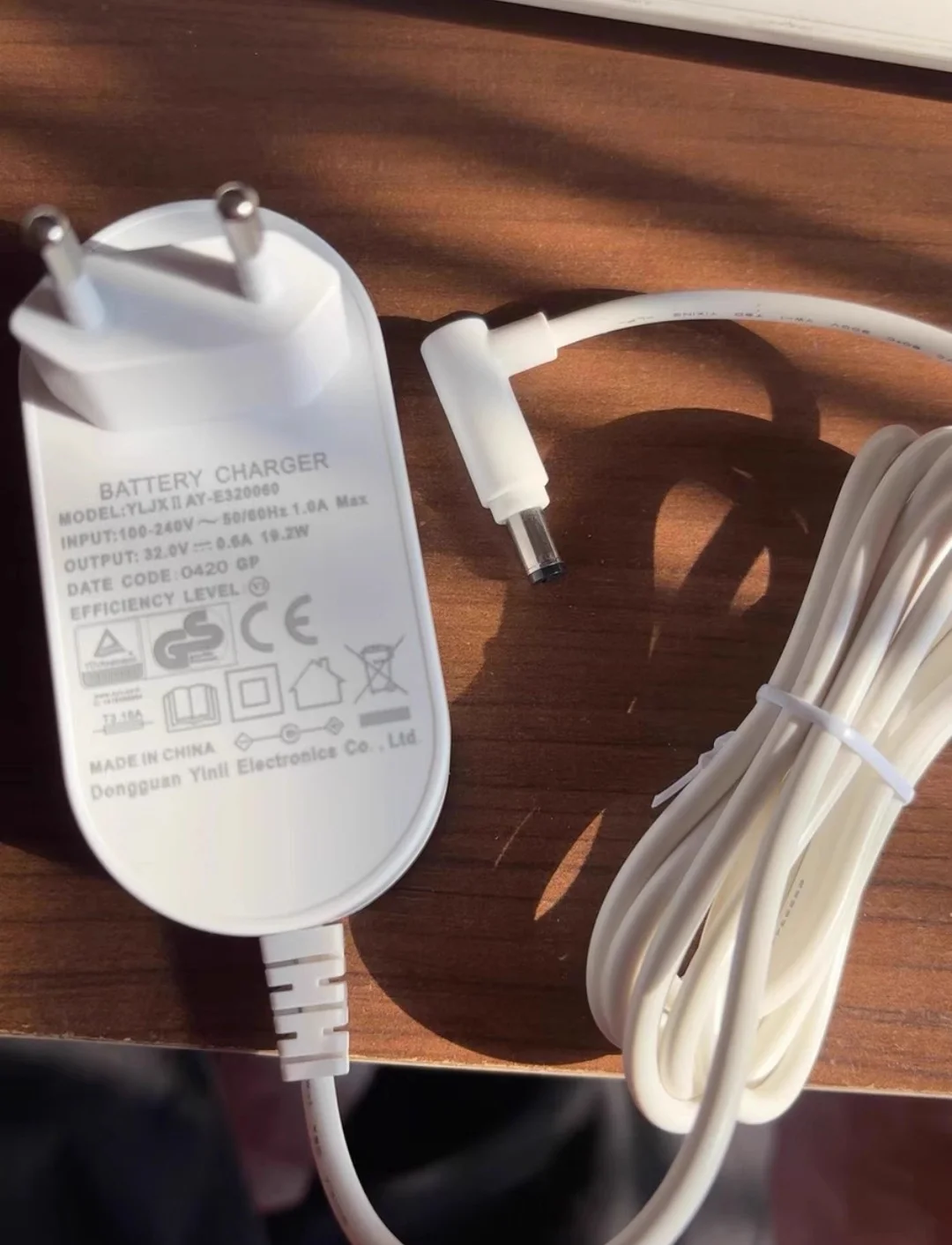 

Vertical vacuum cleaner power adapter For Dreame DEM-T50W 32V-0.6A 19.2W White Color