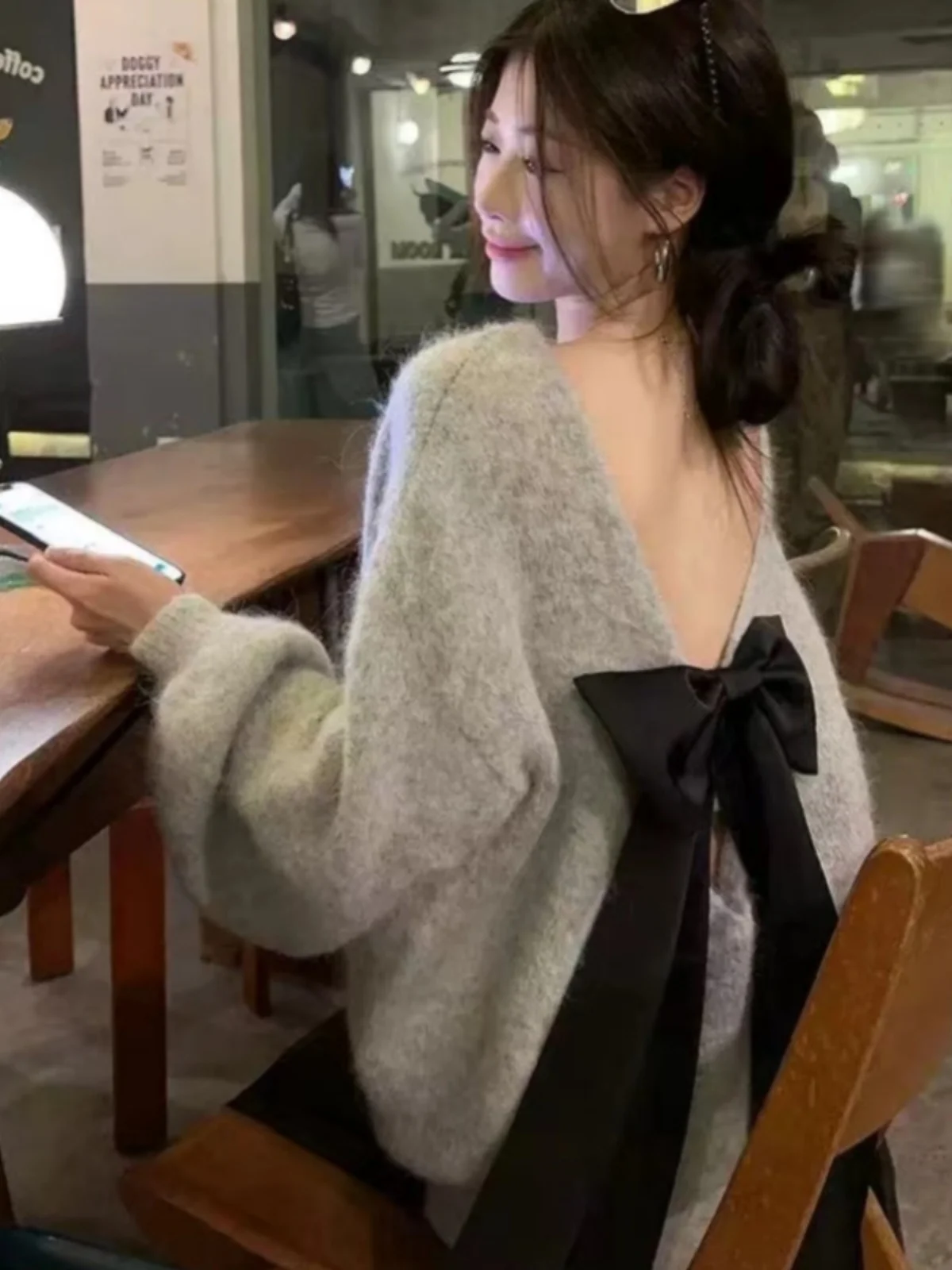 セクシーなバルロングスリーブニットセーター、レディースルーズレイジーオーバーヘッドデザイン、官能的な結び目、春と秋のトップス