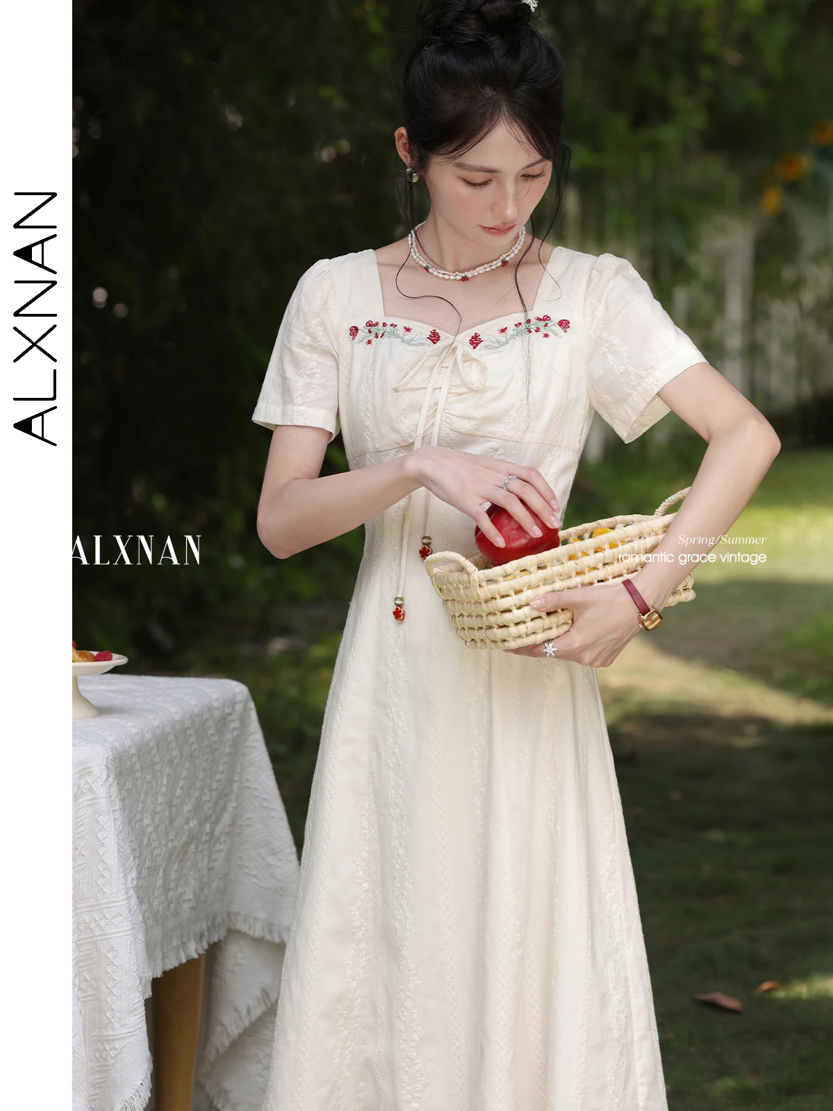 

ALXNAN Women's Long Dress Elegant Flower Embroidery A-line Dress Holiday Causal Square Neck Cotton Short Sleeve Clothing L55833