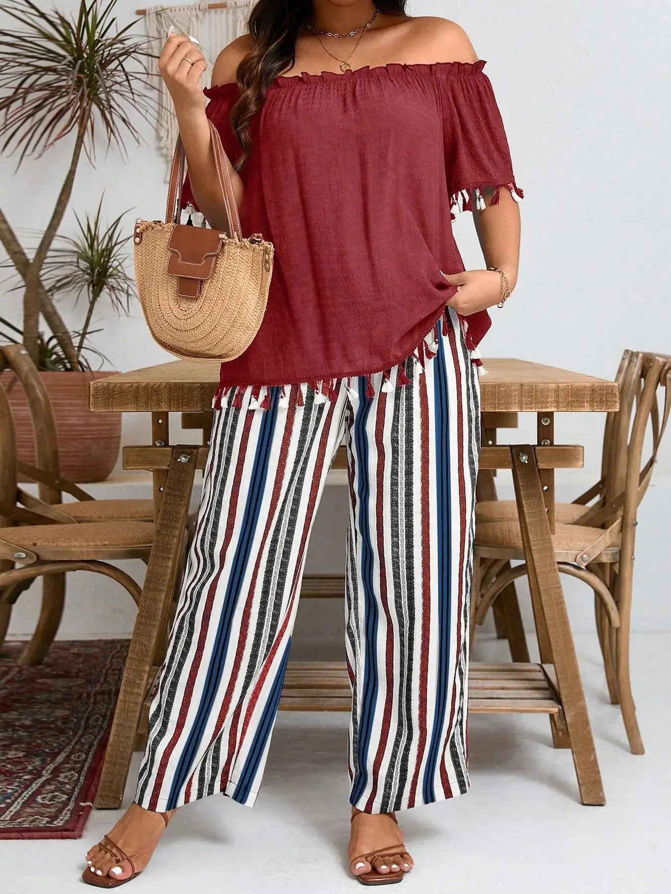 

【Плюс-сайз】Комплект из двух предметов: топ с полосатым принтом и завязками спереди и широкие брюки, повседневный модный уютный комплект из топа и брюк для ежедневной носки на улице.