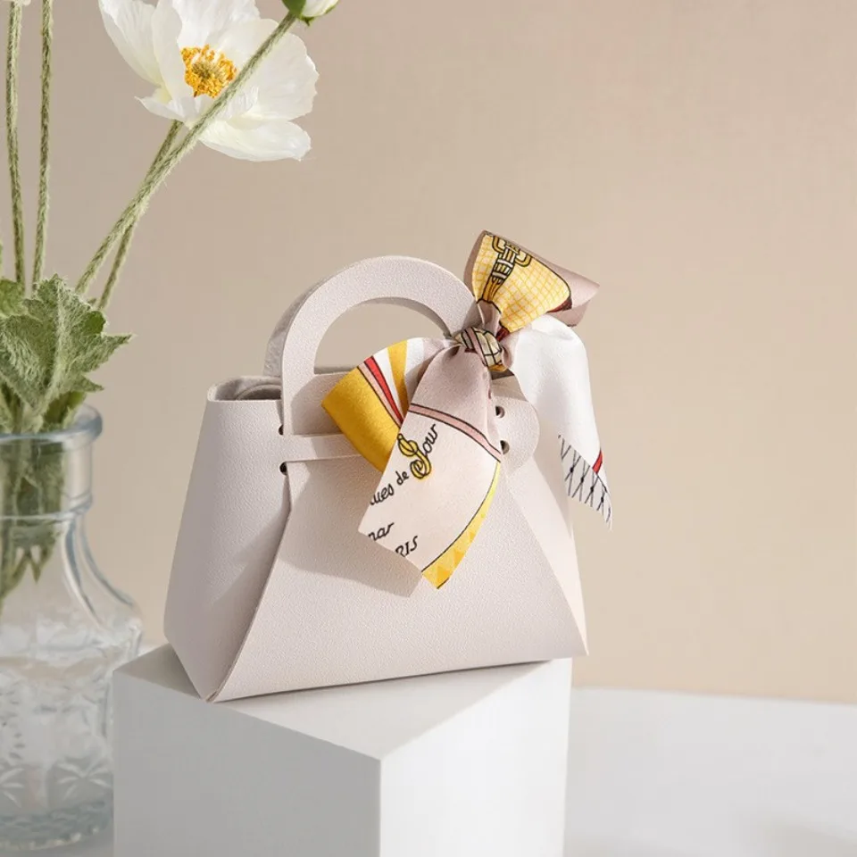 10/20/40 Stück verteilte Leder-Geschenktüten, Hochzeitsbevorzugungsbeutel für Gäste, Mini-Handtasche mit Band, Süßigkeiten-Verpackungsbox, Party-Dekoration – Detail 11