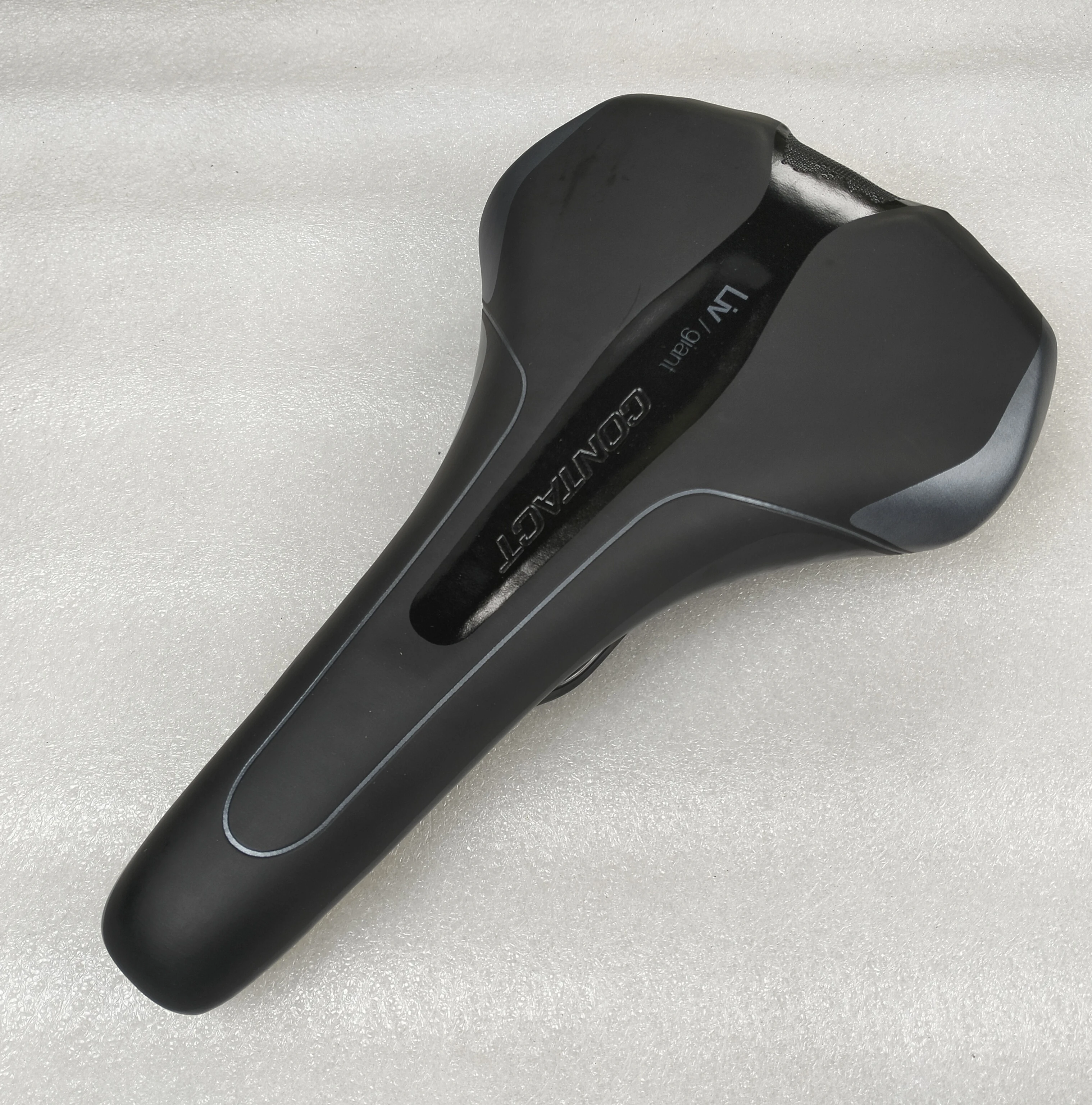 

GIANT LIV CONTACT UPRIGHT PELVIC TILT SADDLE 270X160MM BLACK