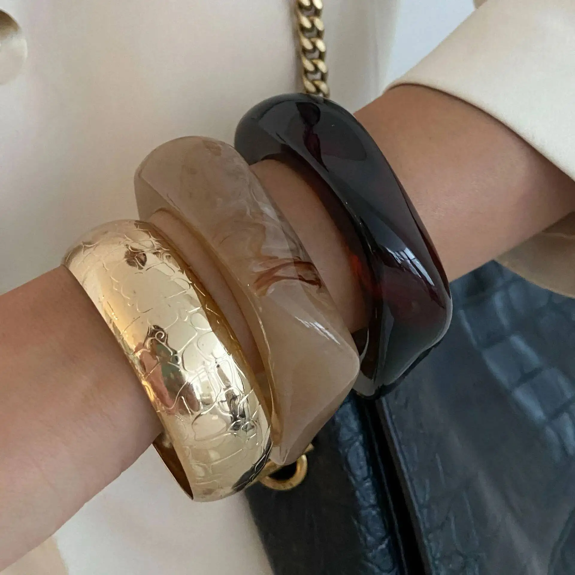 

SHIXIN 3 Styles Elegant Smooth Resin Acrylic Thick Bangle for Women New Trendy Geometric Round Metal Wide Bracelet Party Jewelry