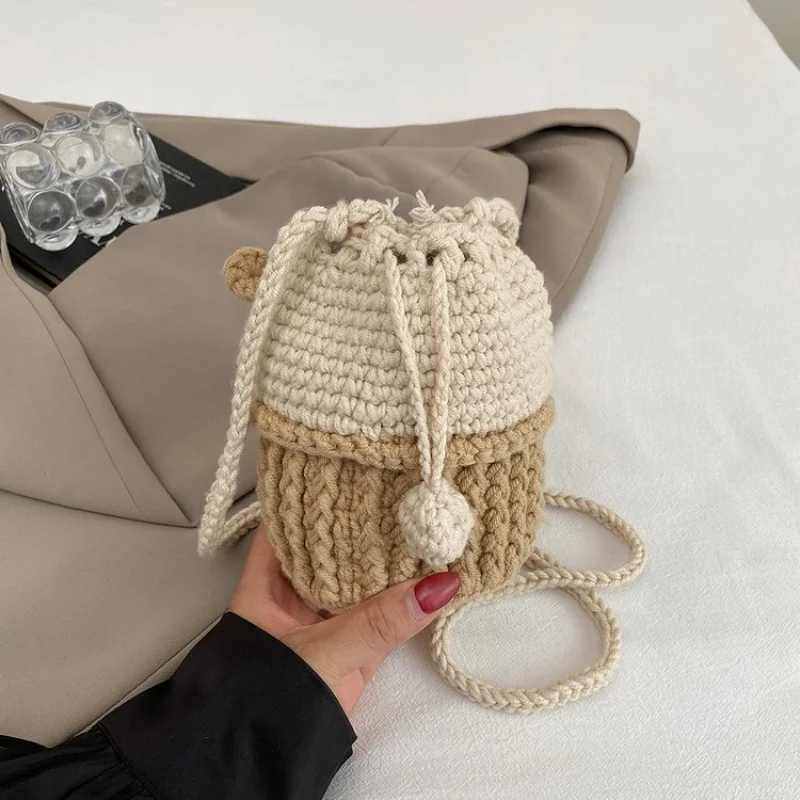 

Просторная женская ночная сумка из прочной кожи для коротких поездок в элегантном стиле