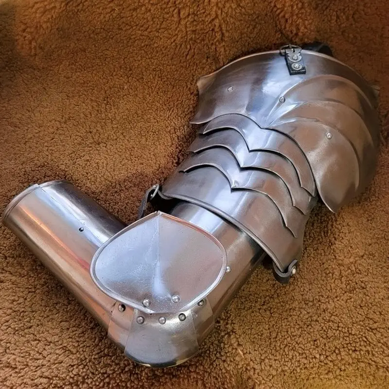 

Medieval Gothic Shoulder Arm Armor Set Fantasy LARP Plate Armor Steel Arm can be worn by real people.