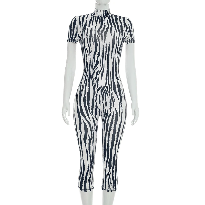 Bedruckter, kurzärmeliger, halbhoher, rückenfreier, eng anliegender Freizeit-Jumpsuit mit Siebenviertel-Schnitt. – Detail 8