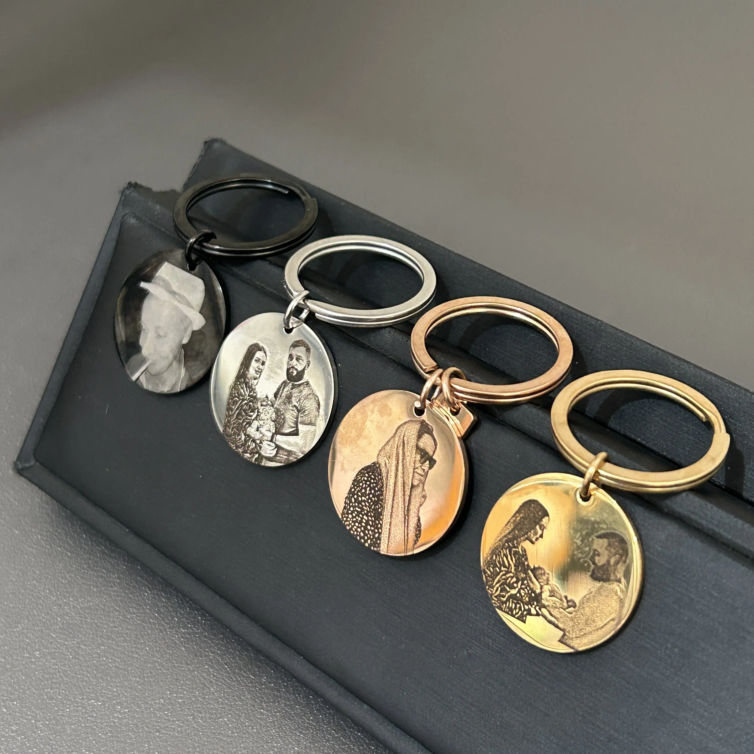 

Custom Photo Keychain Laser Engraved Stainless Steel Personalized Portrait Pendant Key Ring Man Women Customized New Year Gift