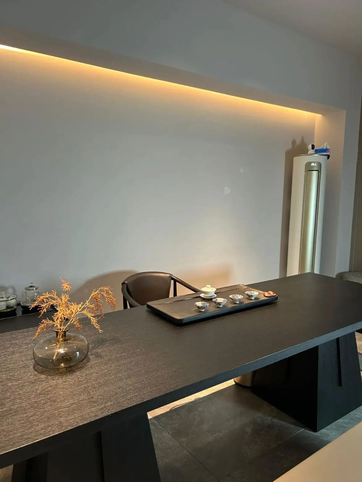 Mesa medieval retrô preta retangular de carvalho