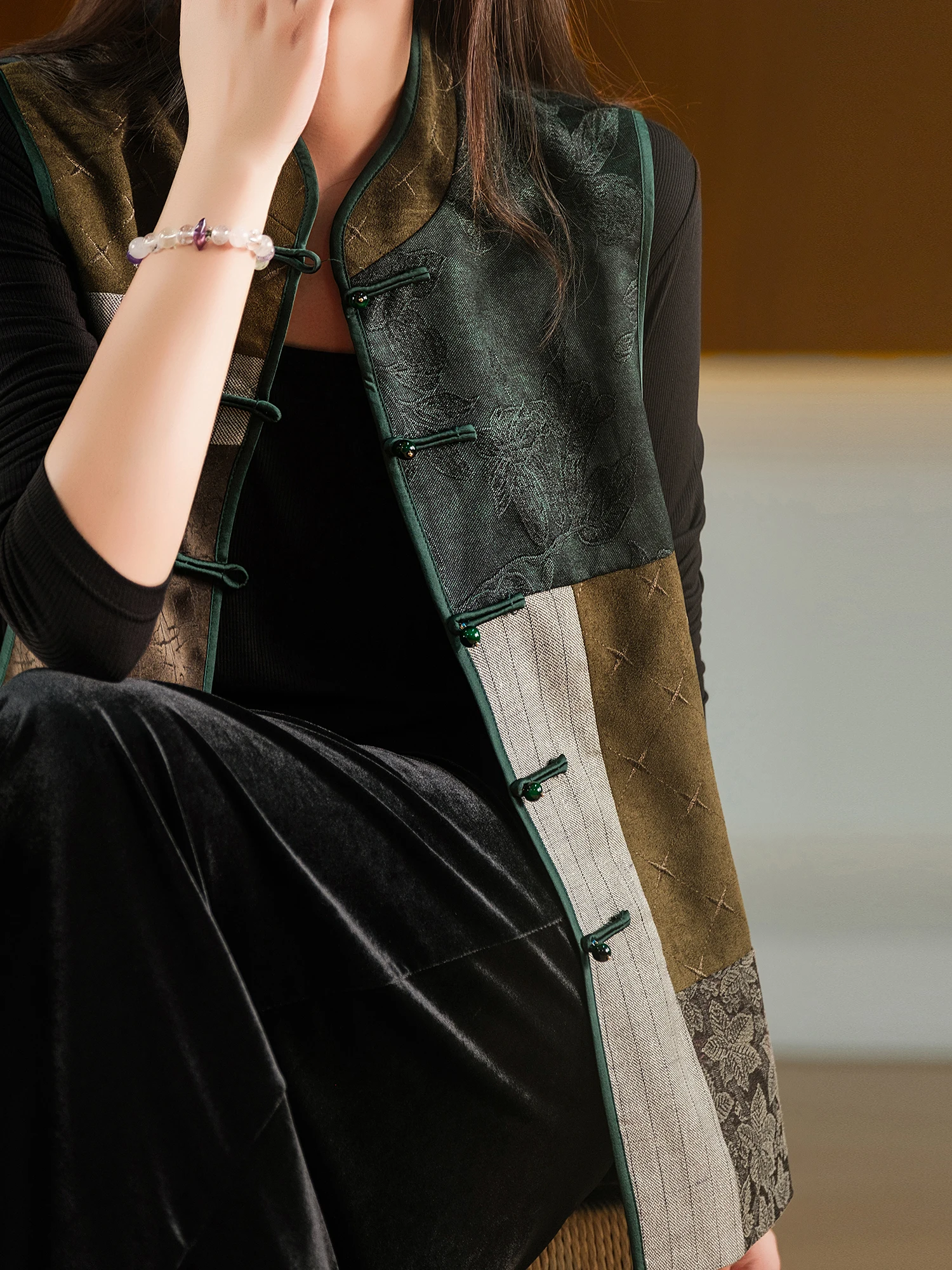 Color Block Art! Multi-Material Patchwork One-Row Button Design Stand Collar Vest Top by Xiao Er Production Women's Fashion