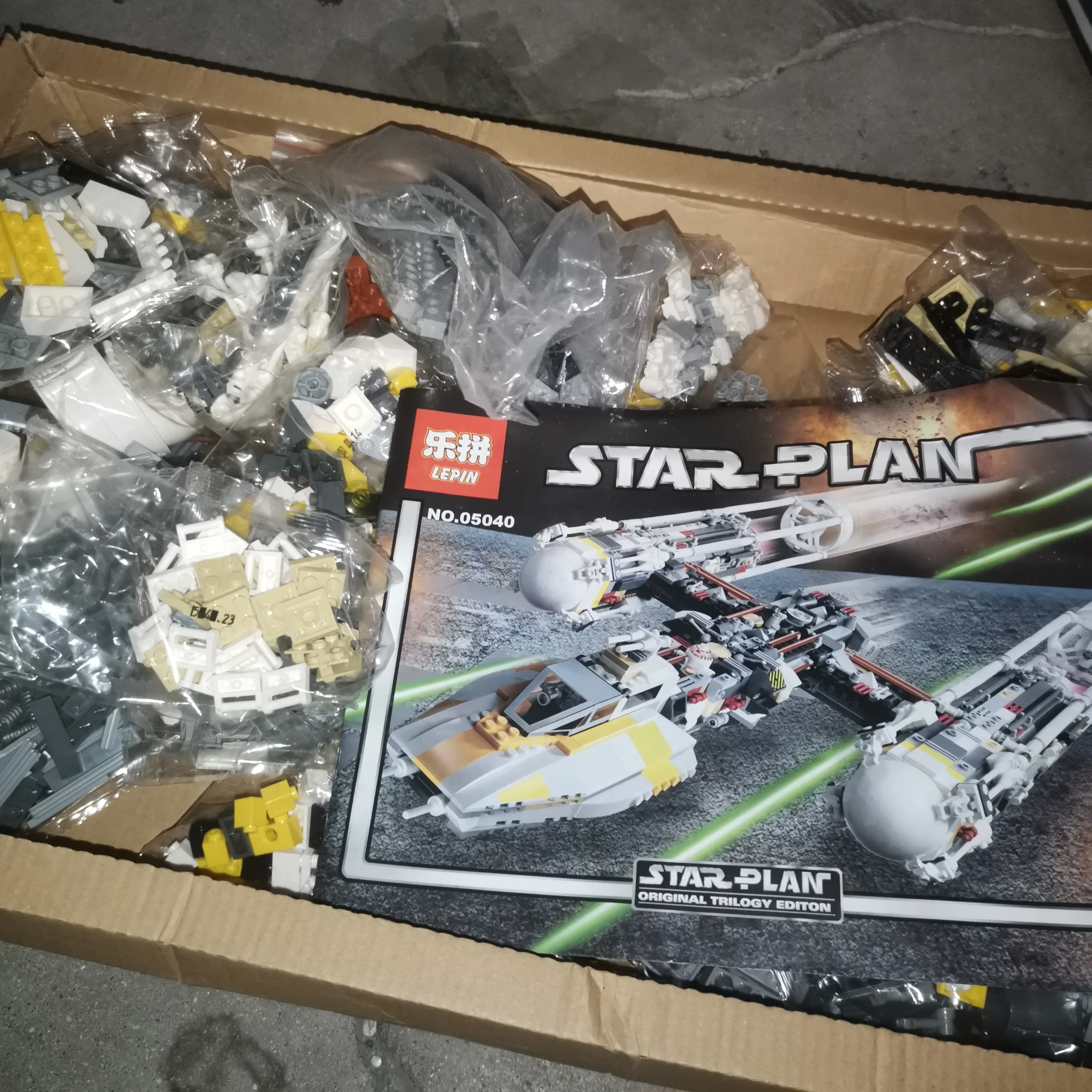 

In Stock Toys For Children Boy Birthday Christmas Gift 1473pcs 10134 05040 Y-wing Attack Fighter Building Blocks Bricks