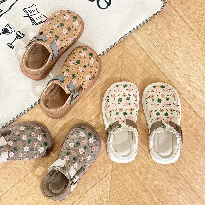 Sandálias Infantis Femininas de Praia com Sola Macia e Estampa Floral, Vazadas, Novidade Verão 2026, Calçados Casuais Infantis Versáteis Antiderrapantes