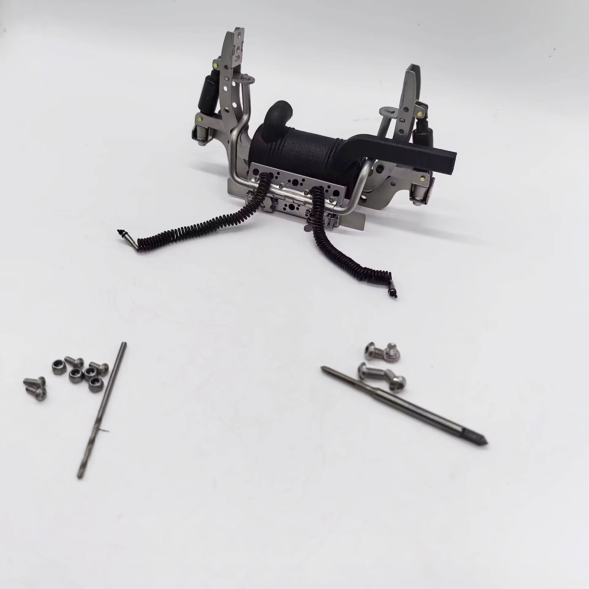 RC スケールクラブ 1/14 トラックモデル ロッカーホルダー シミュレーションキャブ 固定フロントバックル マンアクトロス ボルボ車 DIY パーツ用