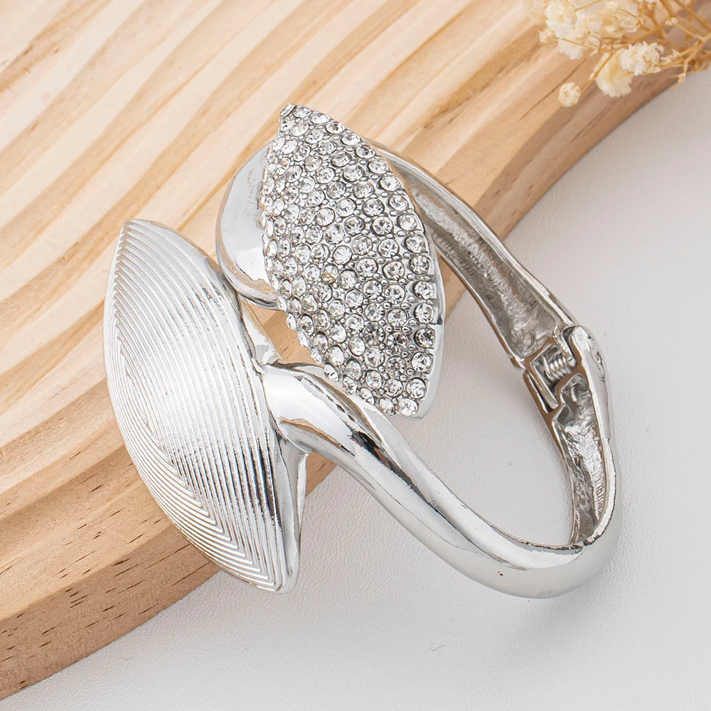 Vintage vergoldetes Blatt-Armreif-Ring-Set, vollständig mit Strasssteinen besetztes Armband, verstellbarer Ring für Damen, Abendparty-Schmuck – Detail 9